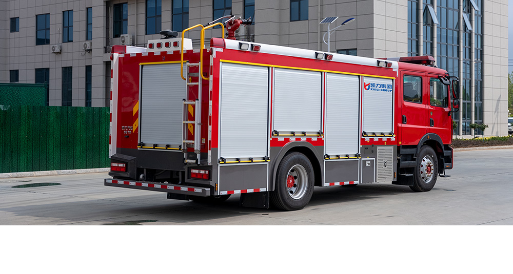 东风D9内藏水罐消防车图5