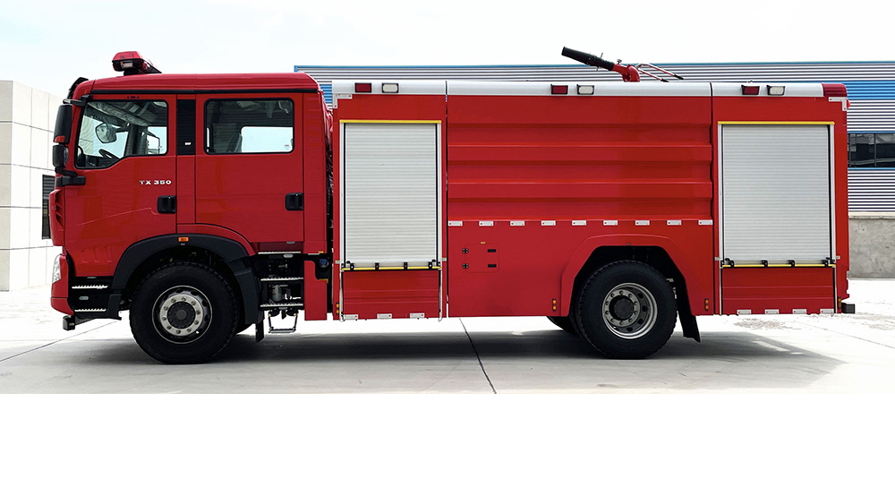 豪沃单桥外露水罐消防车图1