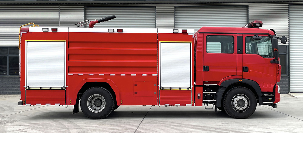 豪沃单桥外露水罐消防车图3