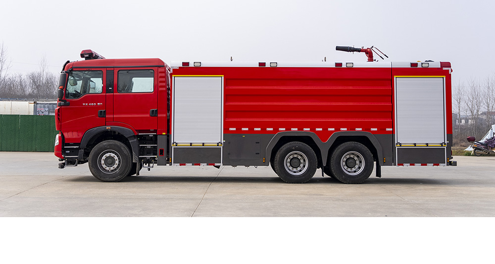 豪沃后双桥外露水罐消防车图1