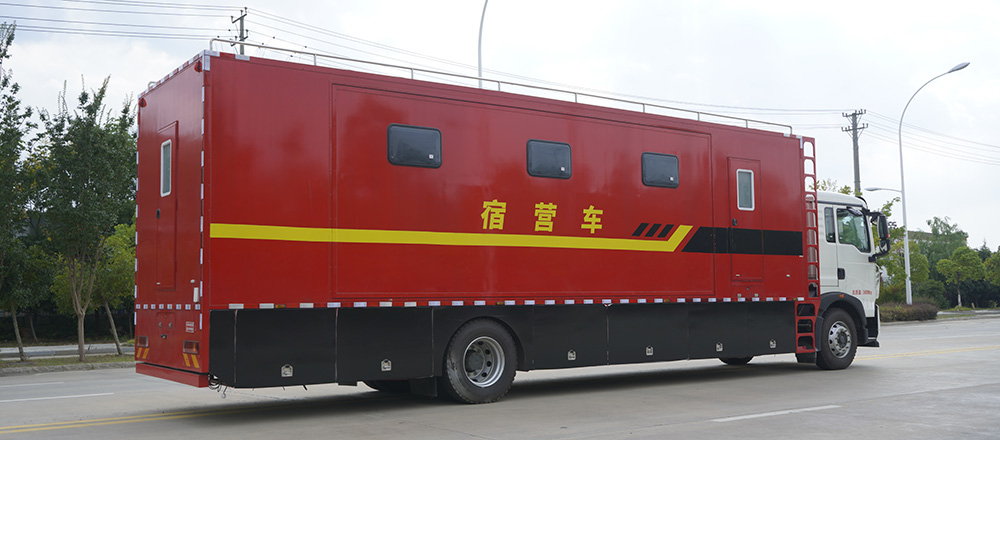 重汽豪沃宿营车图8