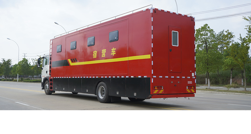 重汽豪沃宿营车图4