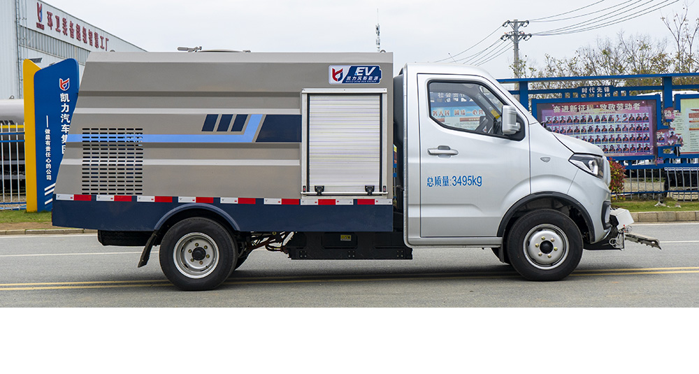 长安神骐纯电路面清洗车图3