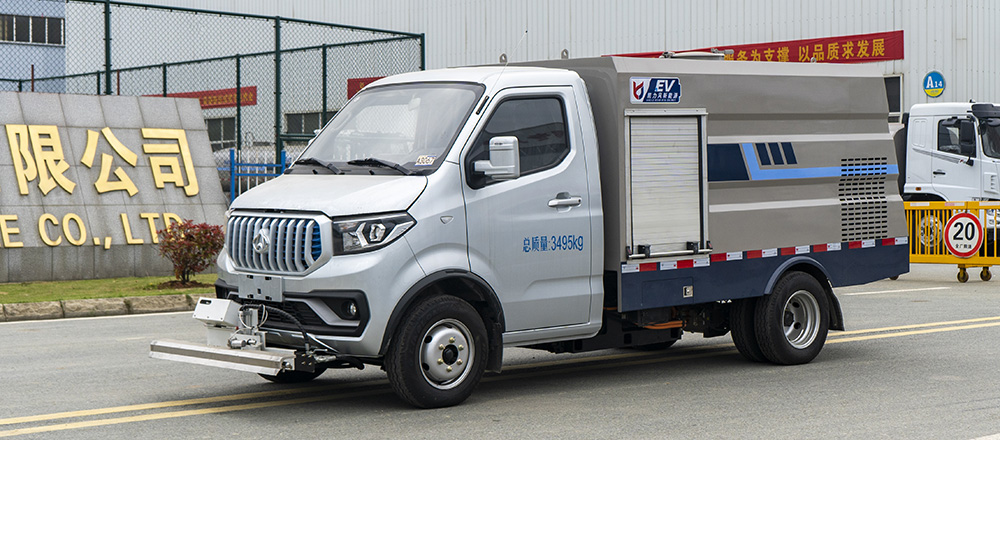 长安神骐纯电路面清洗车图2