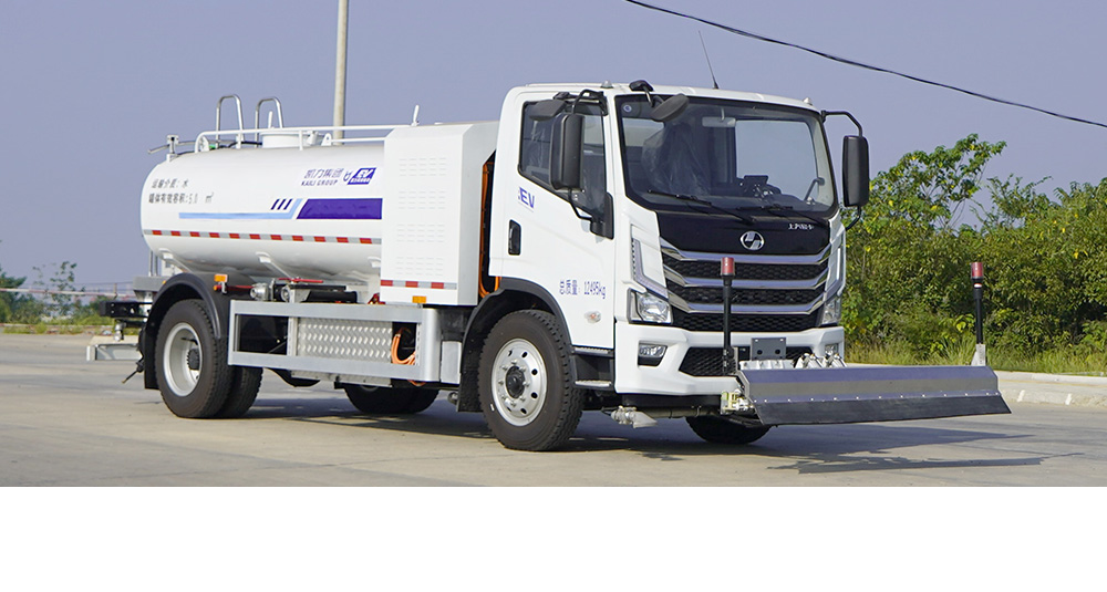 上汽跃进纯电路面清洗车图1