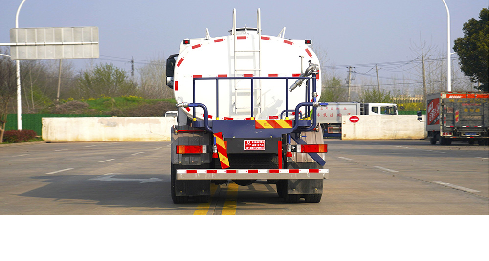 东风天龙纯电绿化喷洒车图7