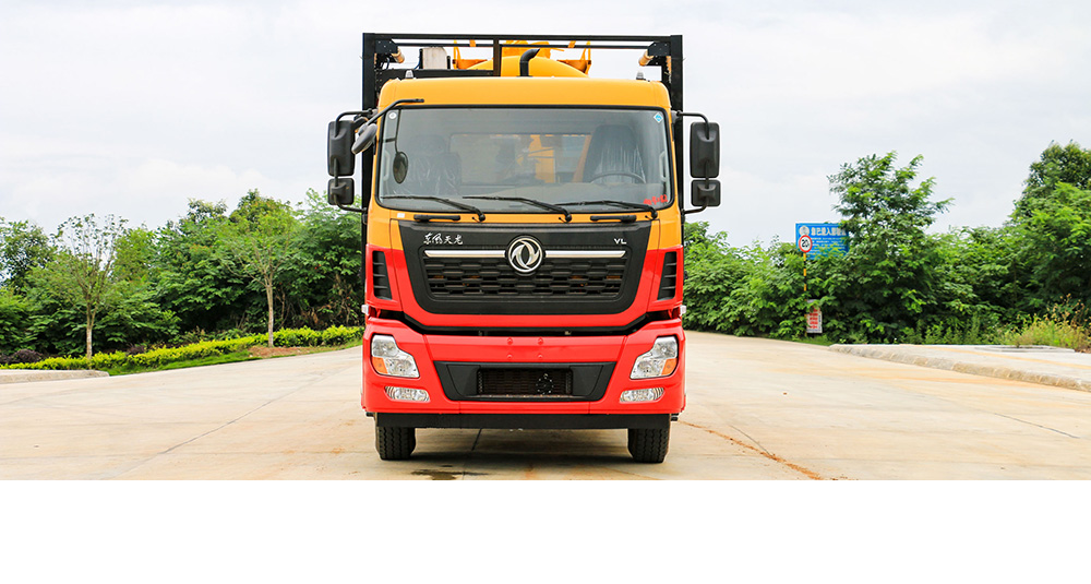 东风天龙清洗吸污车图7