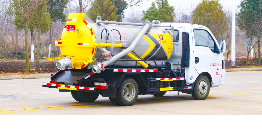 东风途逸吸污车图3