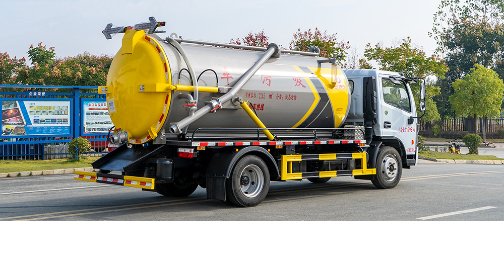 东风大多利卡吸污车图5