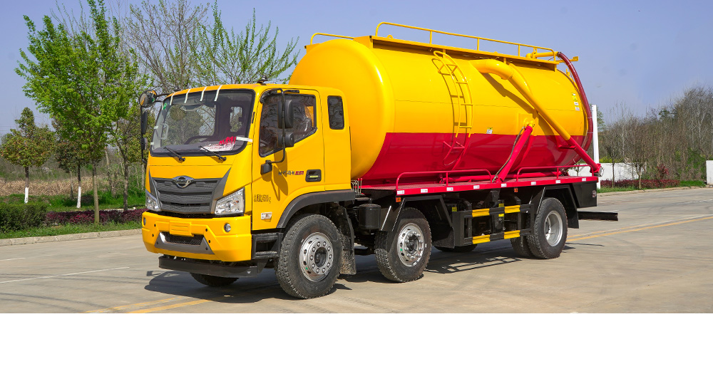 福田小三轴吸污车图2