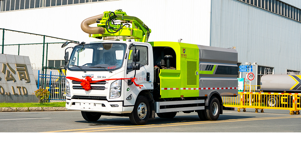 江铃凯锐绿篱修剪车图1