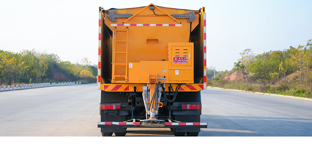 重汽后双桥除雪车图8