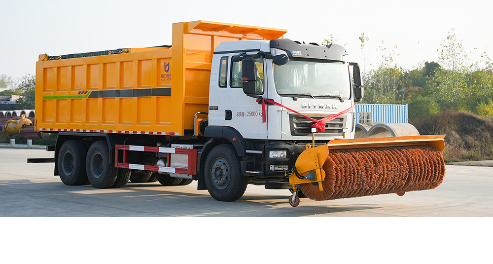 重汽后双桥除雪车图1