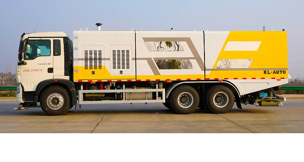 重汽豪沃后双桥深度保洁车图4