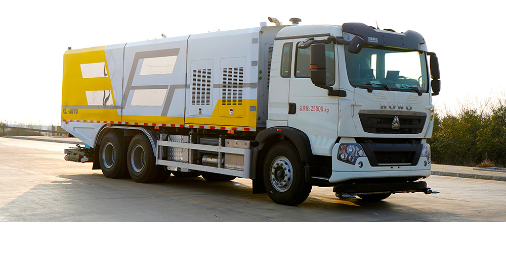 重汽豪沃后双桥深度保洁车图1