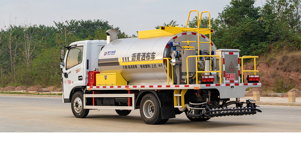 东风小多利卡沥青洒布车图4