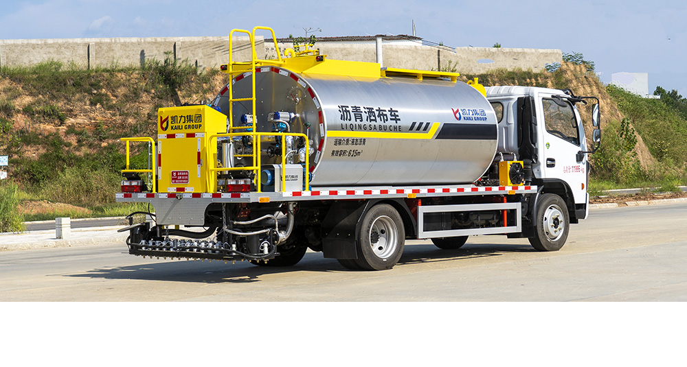 东风D7沥青洒布车图3